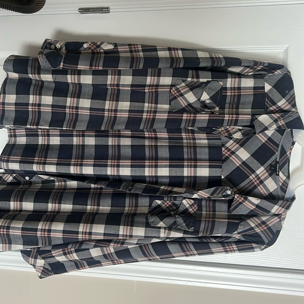 Torrid size 5 button up shirt. Navy, cream, blush color. GUC.